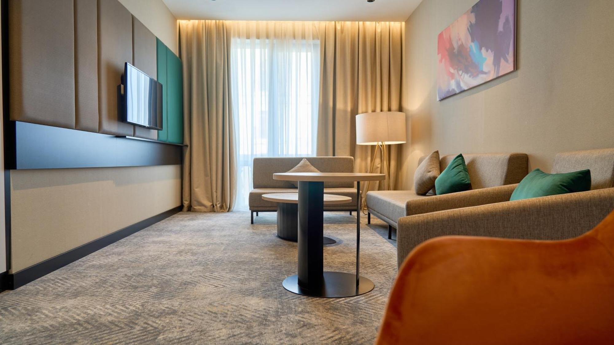 Holiday Inn Tashkent City By Ihg Exterior foto